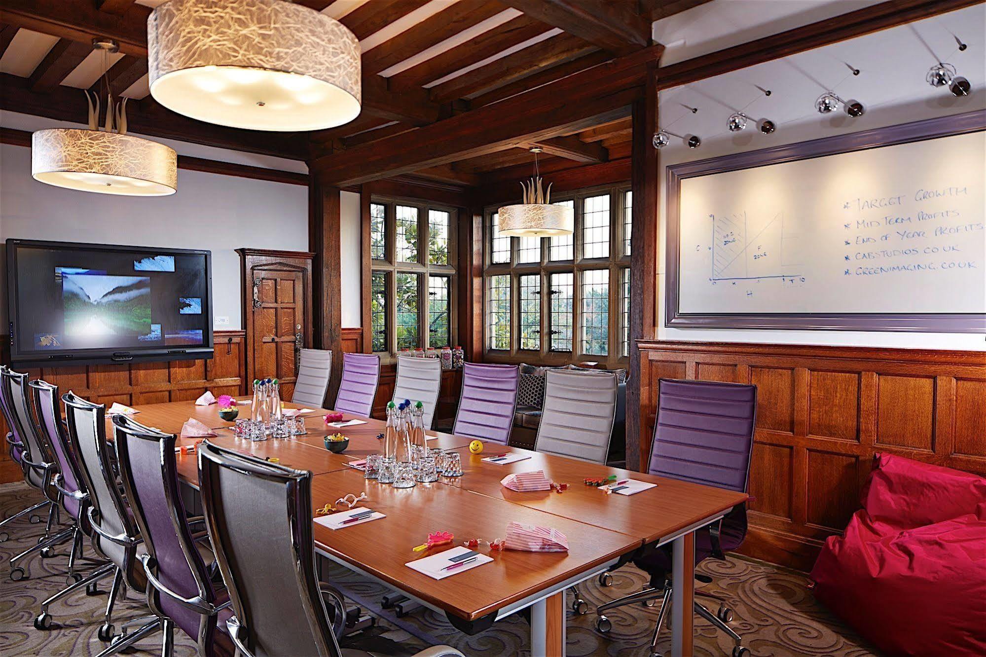Fanhams Hall, Exclusive Collection Hotel 4*