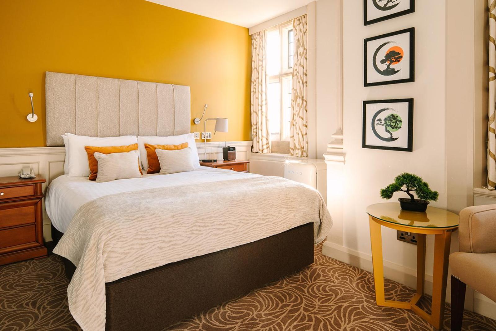 Fanhams Hall, Exclusive Collection Hotel 4*