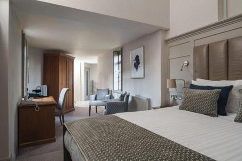 Fanhams Hall, Exclusive Collection