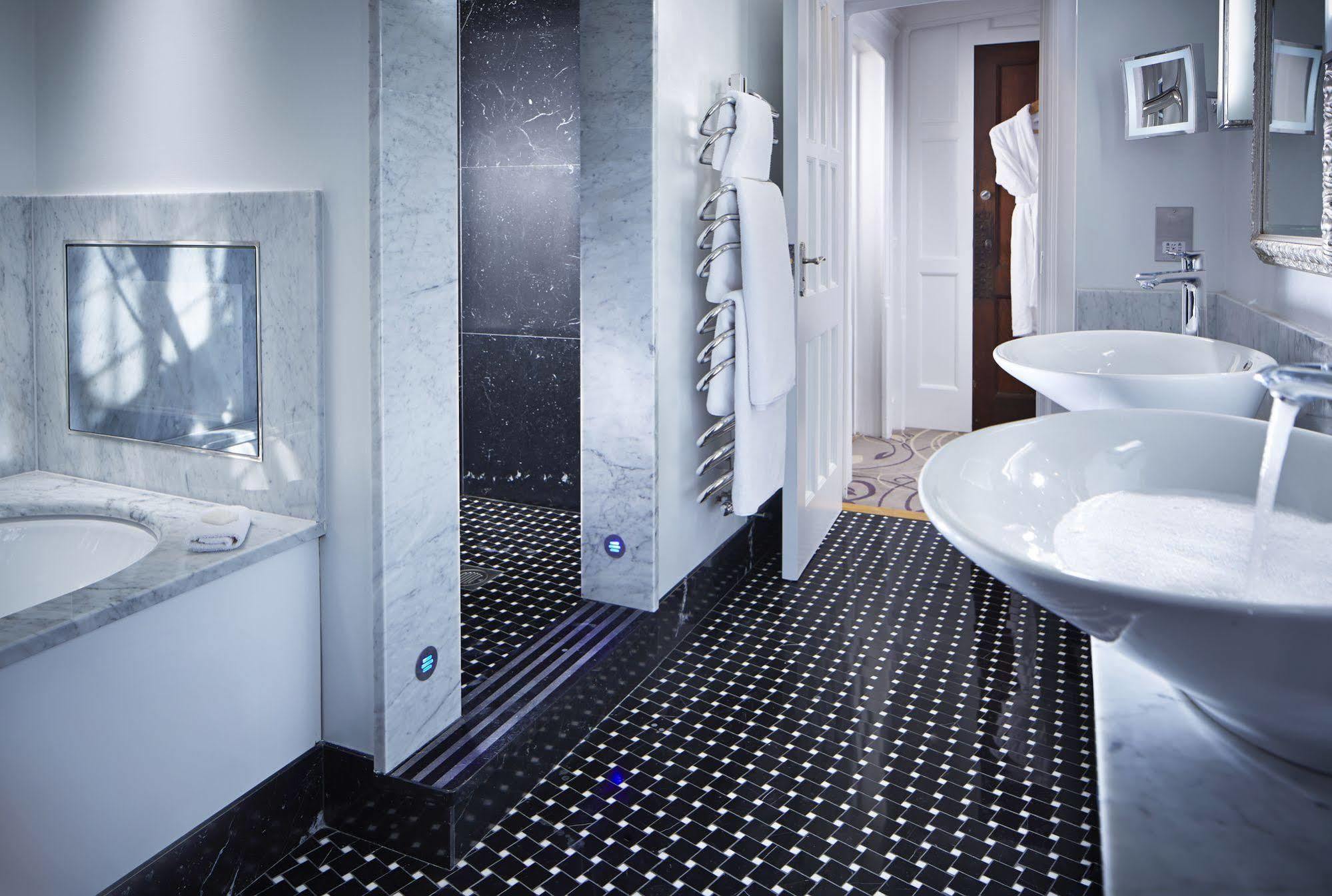 Fanhams Hall, Exclusive Collection Hotel 4*